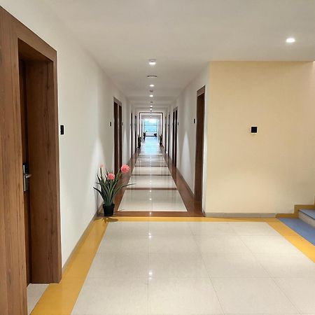 Hotel Avenue Plaza Mundra Екстериор снимка