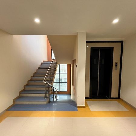 Hotel Avenue Plaza Mundra Екстериор снимка